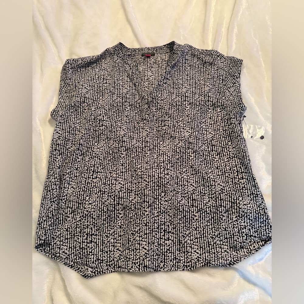 Vince Camuto Women's Black and White Patterned Top - Picture 2 of 8